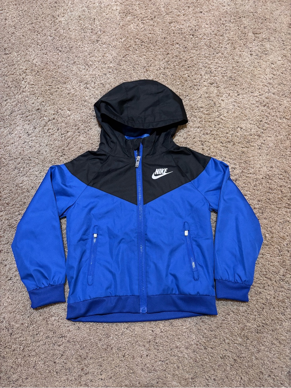 Nike Black and Blue Kids Hooded Windbreaker, size 3T.